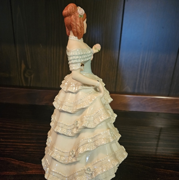 Lenox Ivory Cotillion Figure - Picture 2 of 6